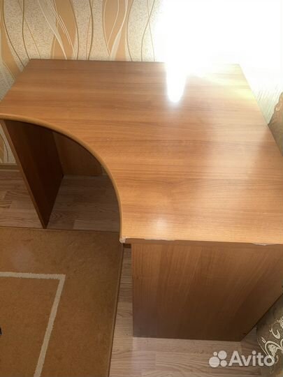 Угловой письменный стол