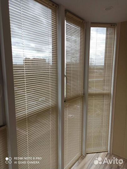 Горизонтальные жалюзи на заказ на балкон