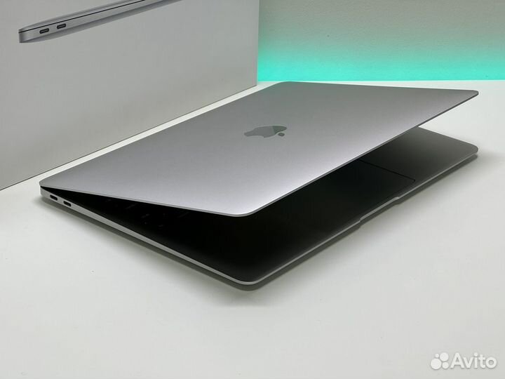 MacBook Pro 13 2018 i5/8/128 полный комплект