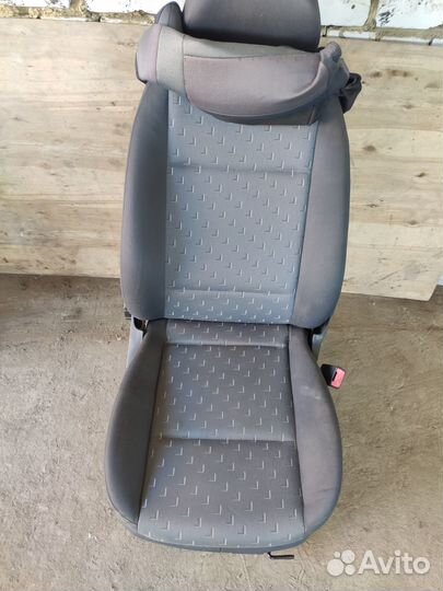 Сиденье пассажирское (погнуто) Skoda Octavia Tour