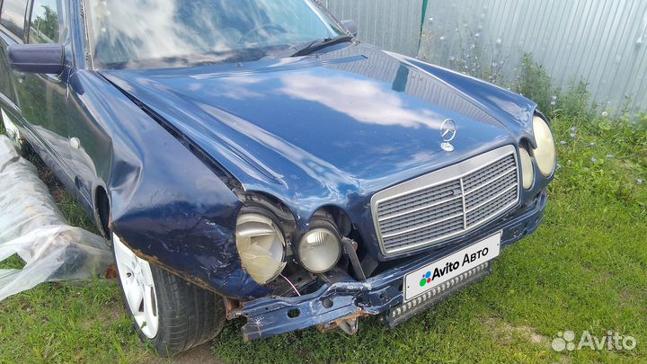 Mercedes-Benz E-класс 2.0 МТ, 1999, битый, 367 000 км