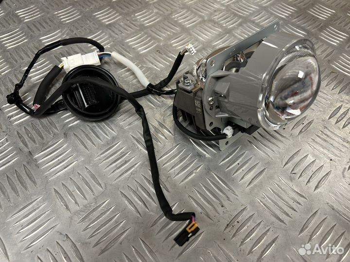 Линза фары + корректор Toyota Prius 50 Левая