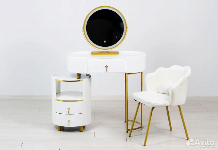 Туалетный столик. Консольный столик