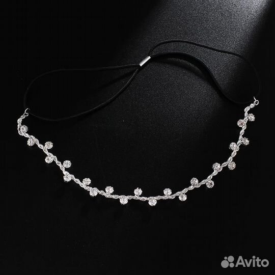 Мягкий ободок со стразами на резинке.Новый