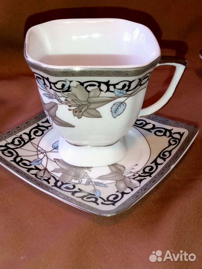 Чашечки и набор ложек и стаканы