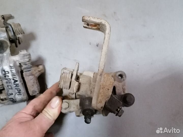 Суппорт тормозной задний Nissan Primera P11