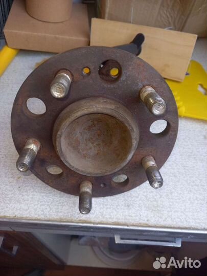 Задний подшипник ступицы в сборе