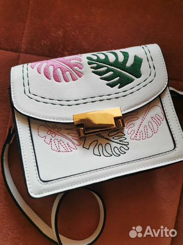 Летняя белая сумочка