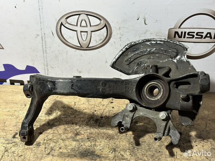 Поворотный кулак передний левый Audi A6C5