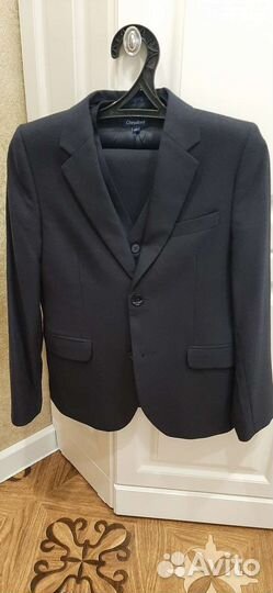 Продается школьный костюм