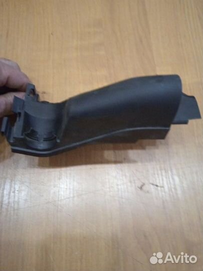 Уплотнитель (шумоизоляция) капота правый Mercedes