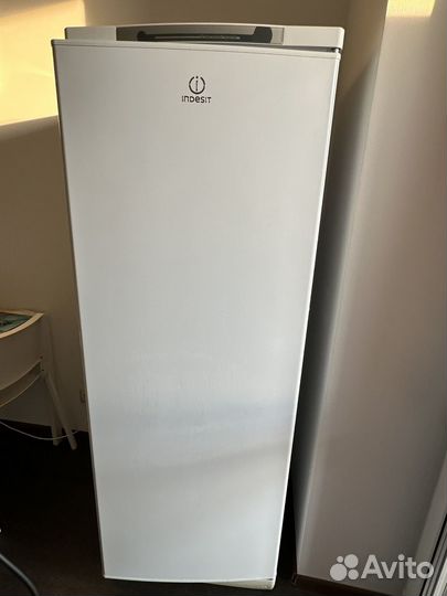 Холодильник indesit