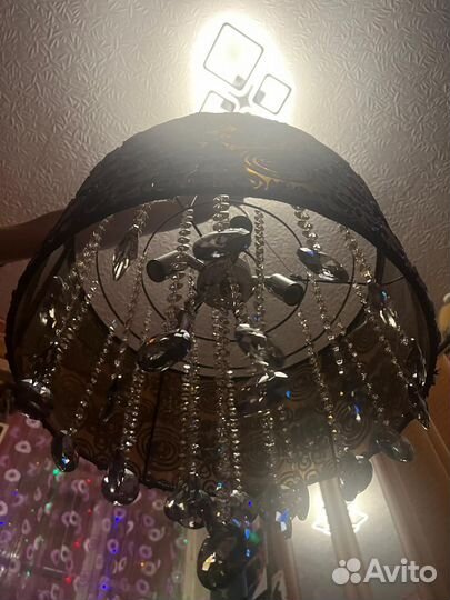Продам люстру