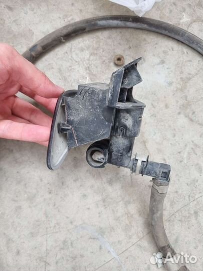 Форсунка левая омывателя фар + шланг