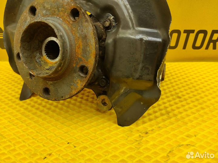 Кулак поворотный передний правый Mini Countryman S