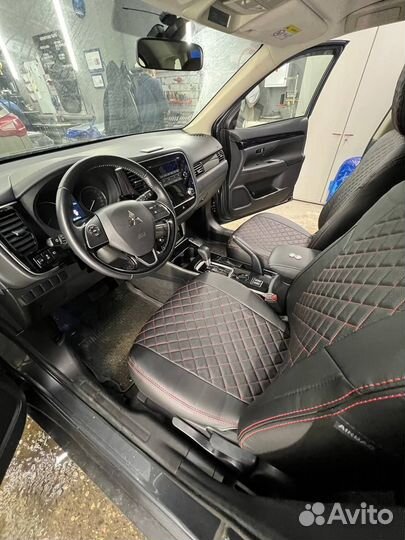 Чехлы из экокожи Автопилот на Mitsubishi Outlander