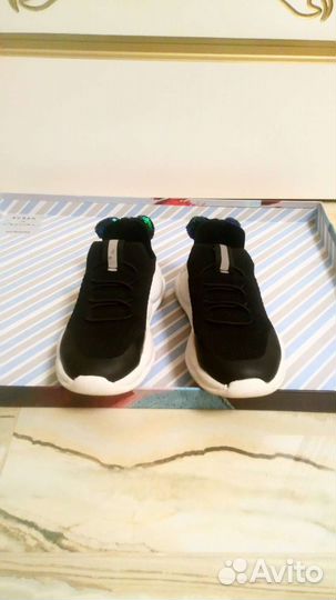 Кроссовки для девочки 28