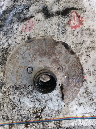 Кулак поворотный передний левый Лада Нива 2121