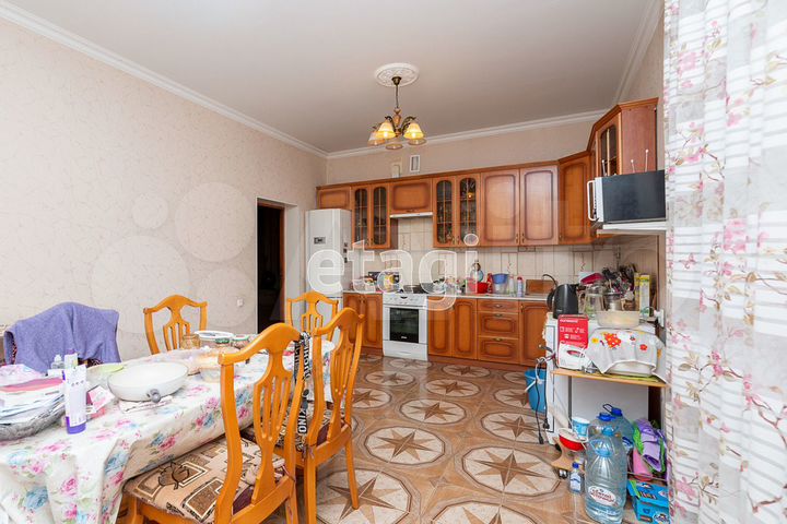 Коттедж 490 м² на участке 10 сот.