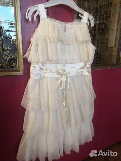 Красивое праздничное платье на девочку примерно 11