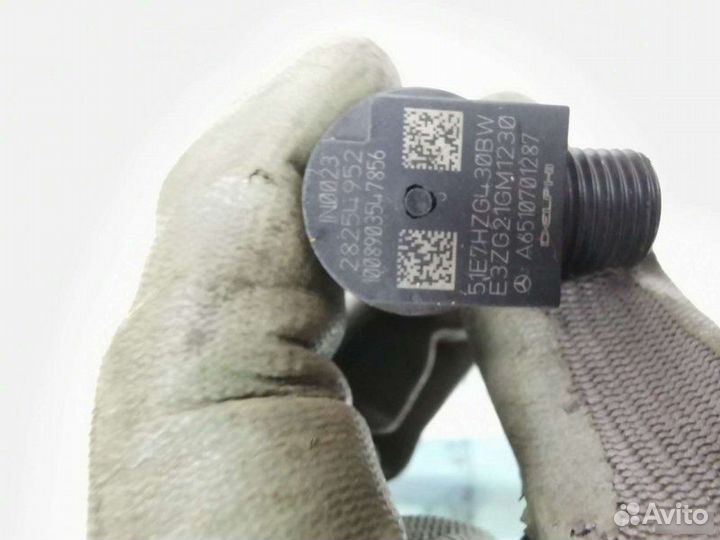 Форсунка топливная Mercedes-Benz C-Class W204