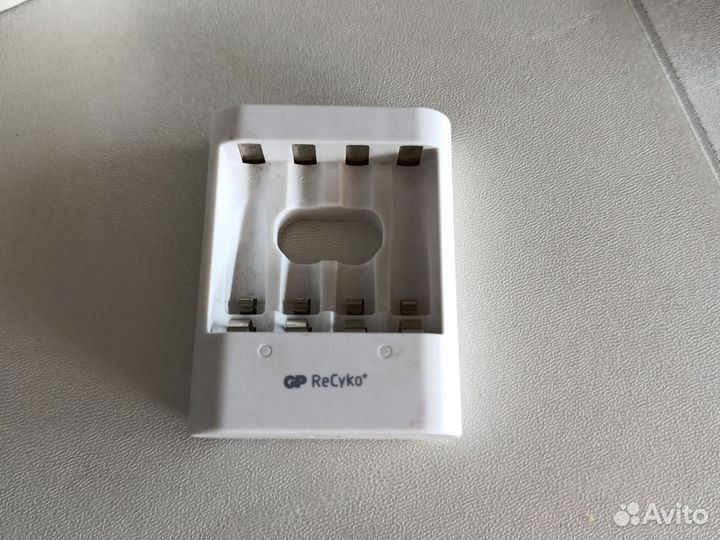 Зарядное устройство Аккумуляторов AAA и AA (NiMH)