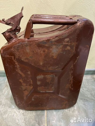 Железная канистра для бензина 20л
