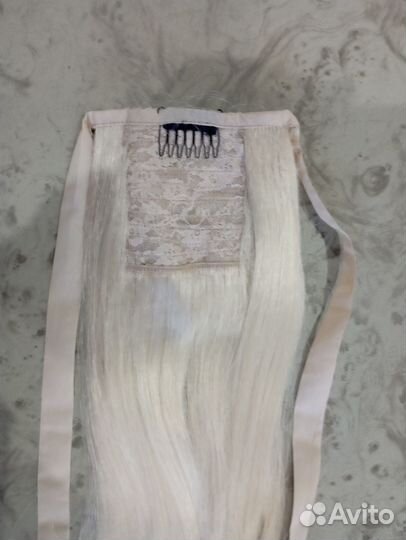 Хвост на заколках