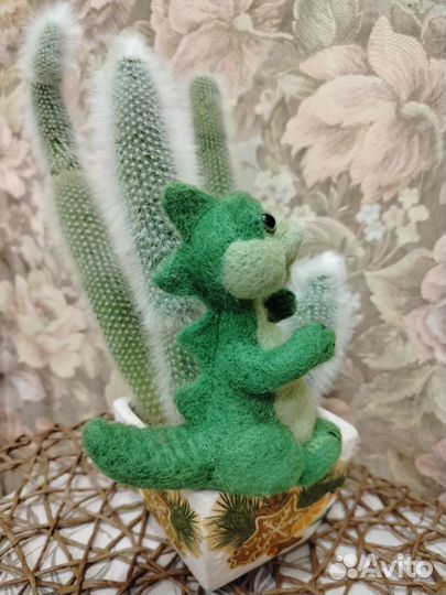 Дракончик валяной из шерсти