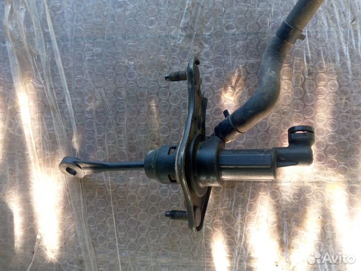 Цилиндр сцепления главный Kia Rio 3, Solaris 1