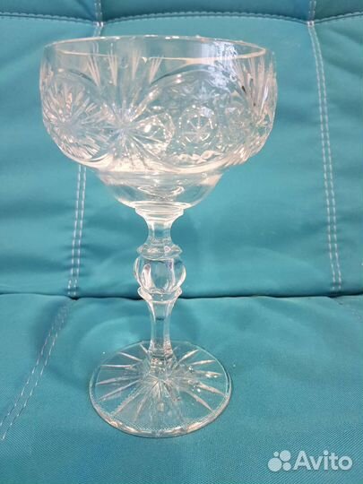 Хрустальная конфетница на ножке