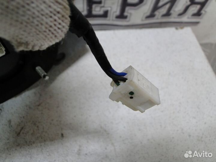 Фонарь крышки багажника правый Lexus LS460 2011