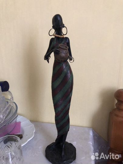 Статуэтка негретяночка