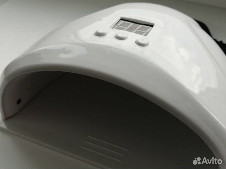 Белая маникюрная уф лампа