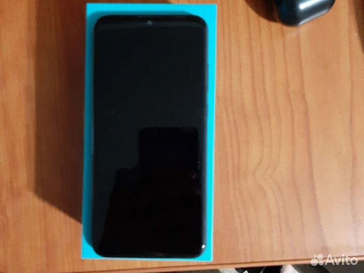 Продам Honor 10i