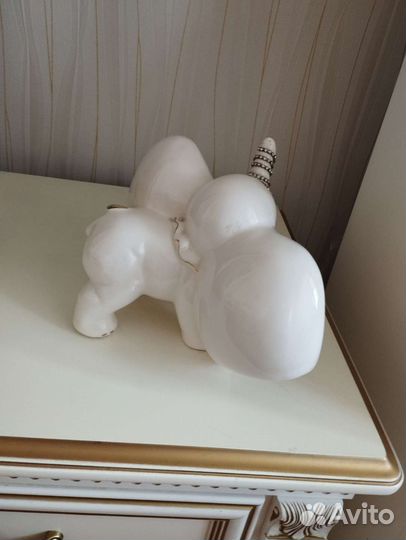 Статуэтка фарфор