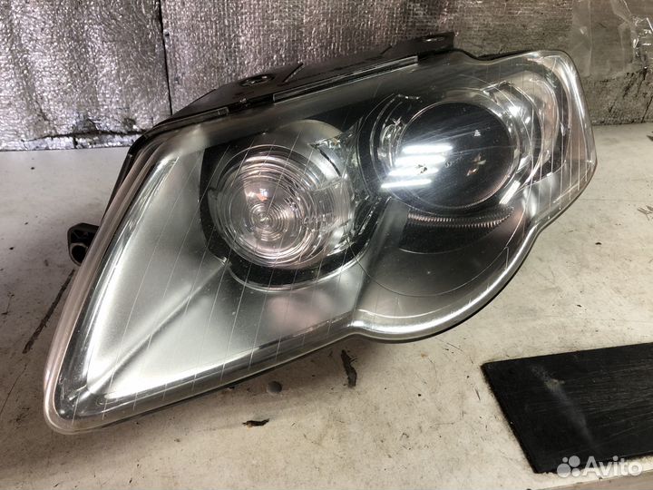 Передняя левая фара Volkswagen Passat B6