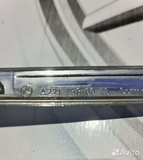 Молдинг крышки багажника Mercedes W221