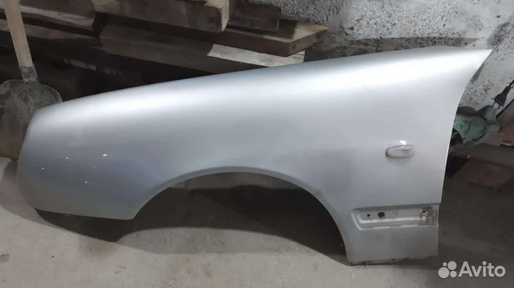 Переднее левое крыло на мерседес 210 дорестайл