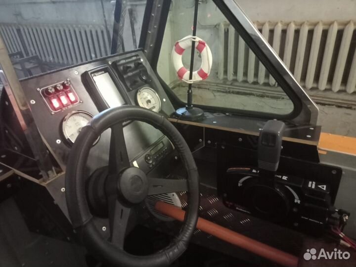 Лодка моторная