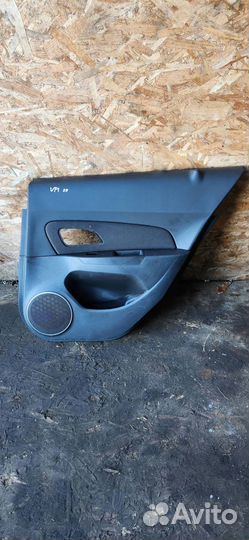 Обшивка двери задней правой Chevrolet Cruze 2009