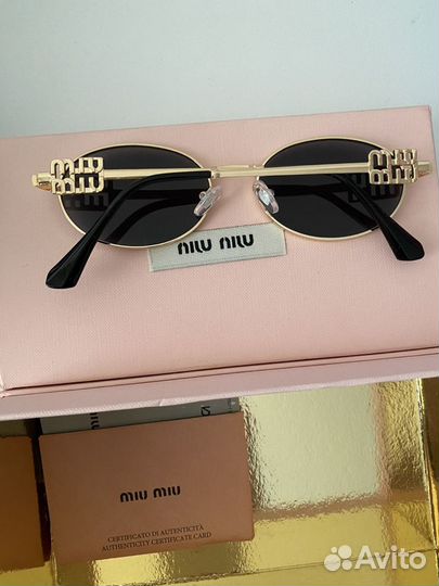 Солнцезащитные очки Miu Miu