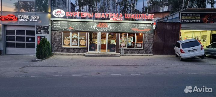 Разнорабочая в кафе