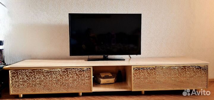 Тумба под тв и шкаф навесной