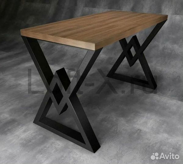 Изделие из металла и дерева