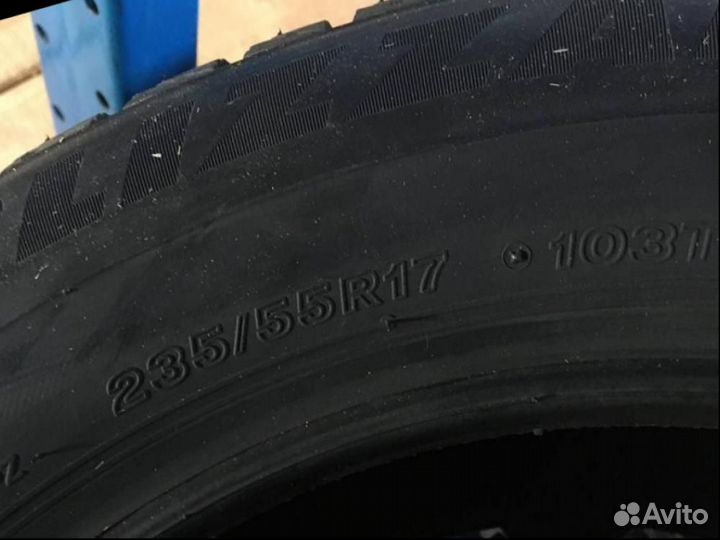 Bridgestone Blizzak Spike-02 SUV 235/55 R17 103T