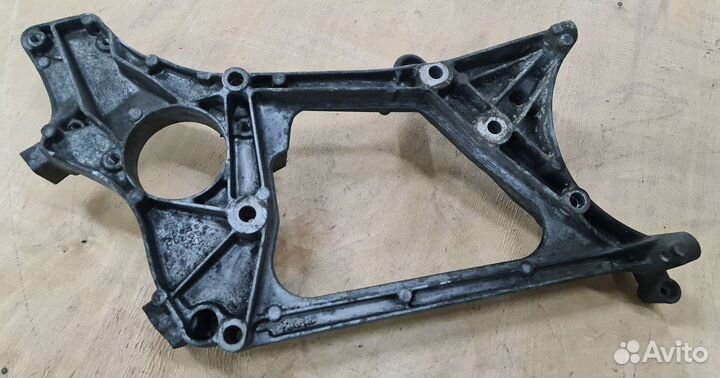 Кронштейн генератора Mercedes OM651