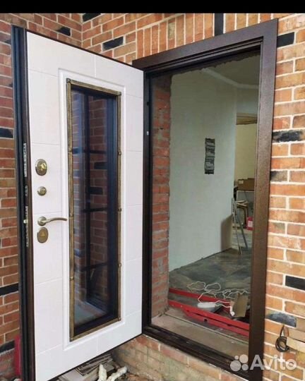 Дверь входная со стеклом