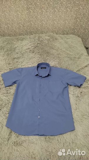 Рубашки (4) штуки жилетка (1) штука с 8-10 лет