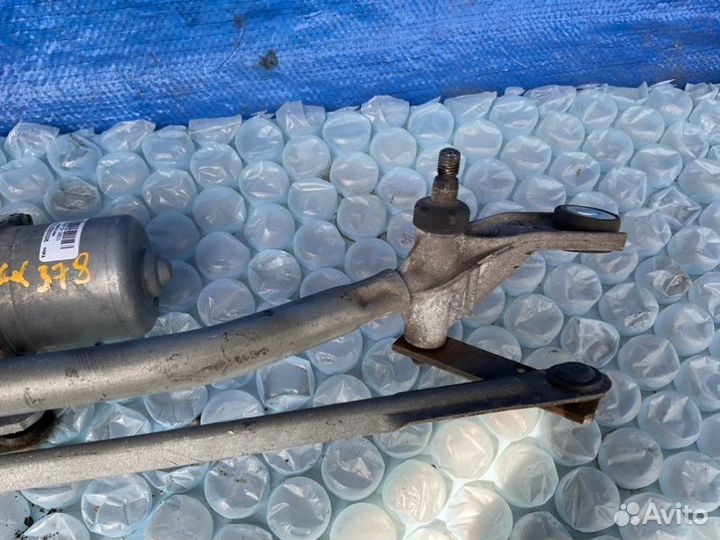 Трапеция стеклоочистителей Cadillac Escalade